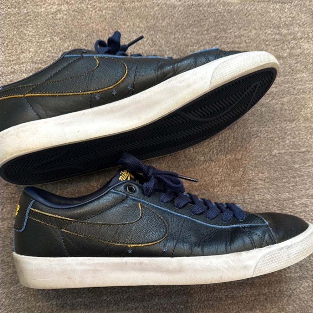 Nike Black and Blue Sneakers - Picture 2 of 6